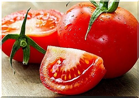 Tomatoes are foods that clean the veins and arteries