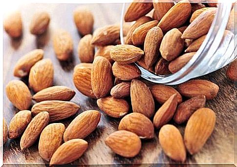 Almonds are natural remedies against tartar