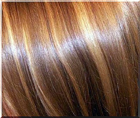 Uses of hydrogen peroxide for hair dyeing