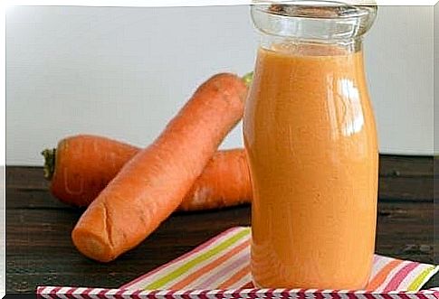 Smoothie with fresh carrots