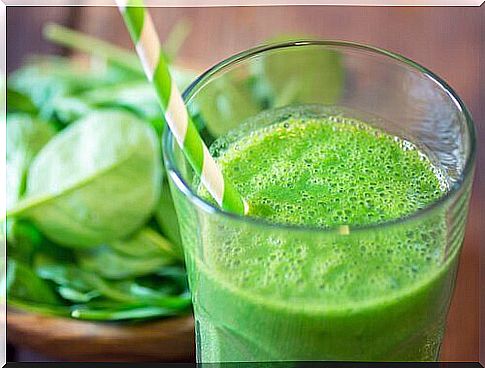 A glass of green juice keeps cancer at bay