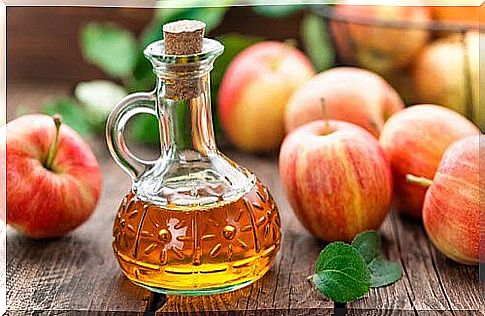 Natural masks for shiny hair with apple cider vinegar