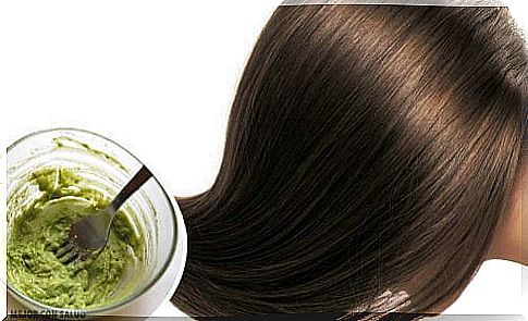 Avocado included in natural remedies for moisturizing hair