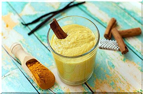 Natural treatments for vaginitis such as turmeric with milk