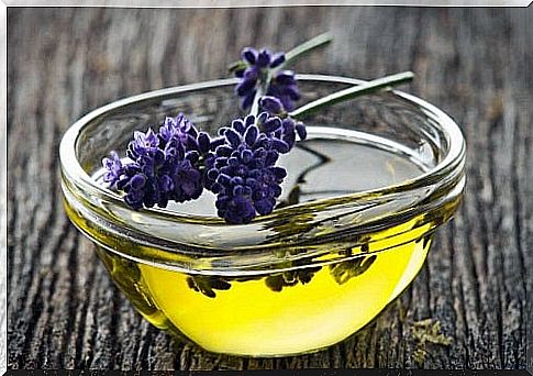 Vinegar and lavender as remedies to prevent underarm sweating