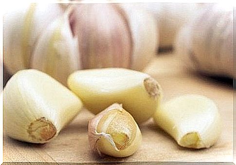 Garlic on the list of remedies for brown spots