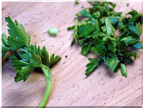 Parsley on the list of remedies for brown spots