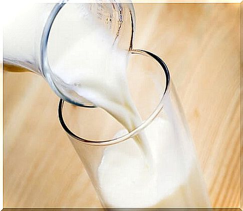 Milk on the list of remedies for brown spots