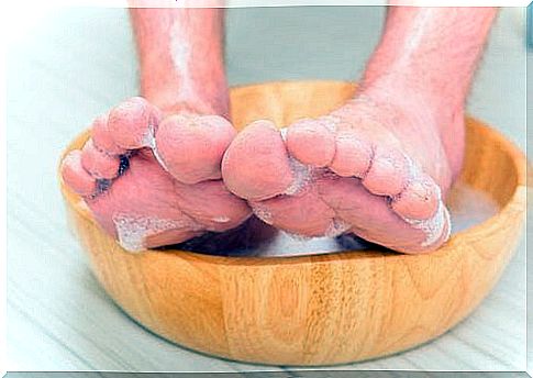 Remedies for swollen feet and ankles such as herbal baths