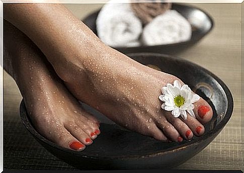 Remedies for swollen feet and ankles such as salt water