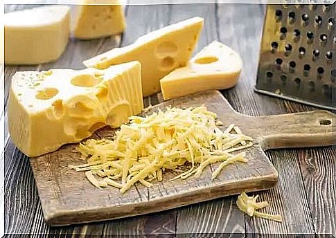 Cheese on the food list to avoid in case of sleep problems