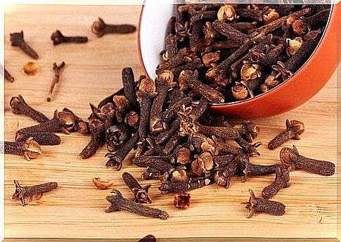 Cloves on the list of natural remedies for hot flashes