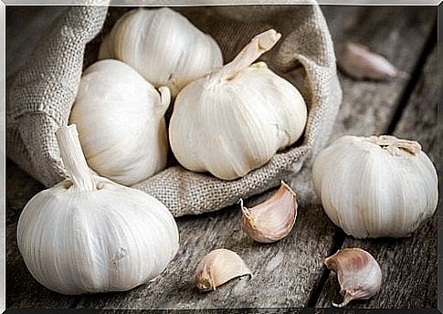 Garlic is one of the best remedies for bacterial vaginitis