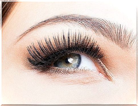 Benefits of castor oil for eyelashes