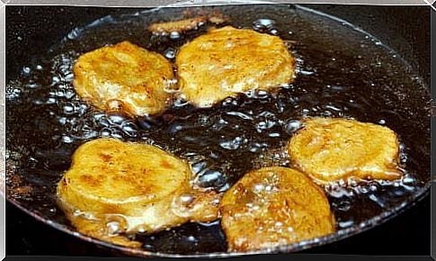 A healthy salad should not contain fried foods