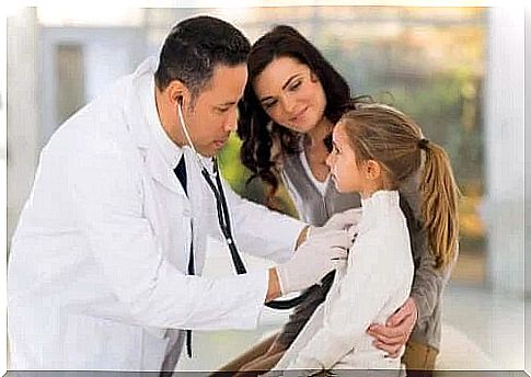 Doctor consulting a child