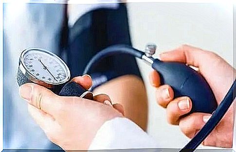 Doctor who measures blood pressure