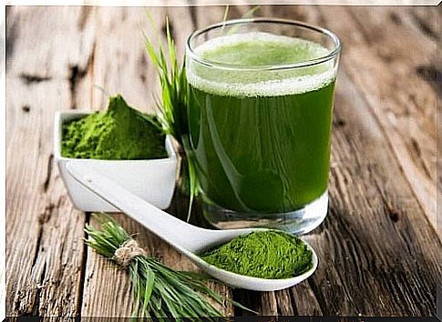 Spirulina powder and juice