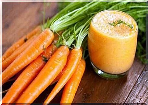 Carrot smoothie: benefits and recipe