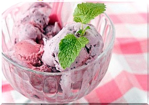 Homemade ice cream recipes with fresh strawberries