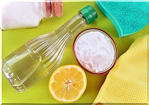 Deodorant stains on clothes removed with lemon juice