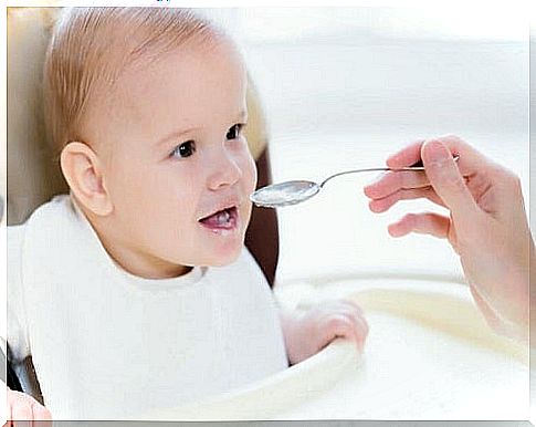 Feeding the baby with fruit puree