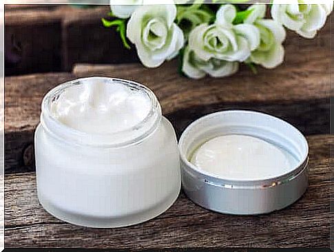 Jar of anti-stretch mark cream with vitamin E