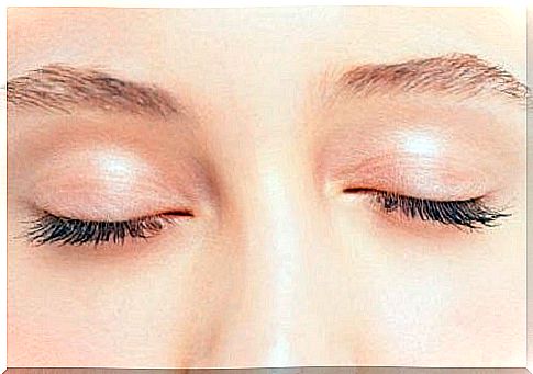 How to prepare a cream to strengthen the eyelids