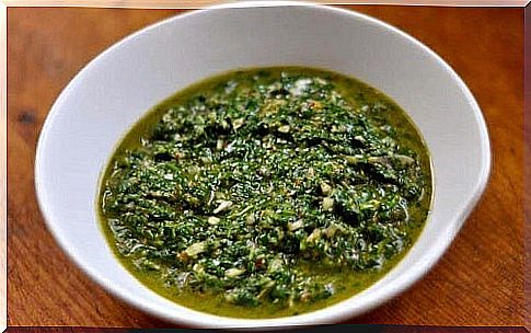 How to prepare cold chimichurri sauce