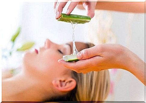 Natural masks for detoxifying hair with aloe vera