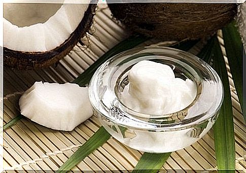 Natural remedy for cleansing the skin with coconut oil