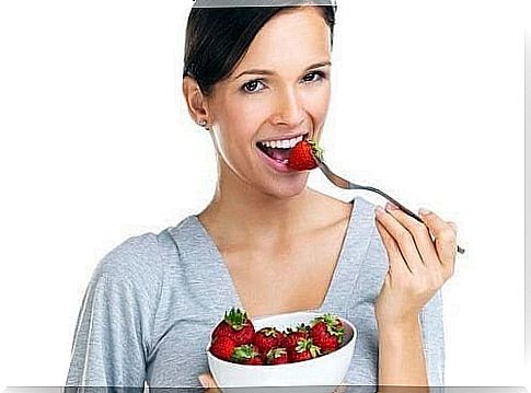 Strawberries on the list of natural products for teeth whitening