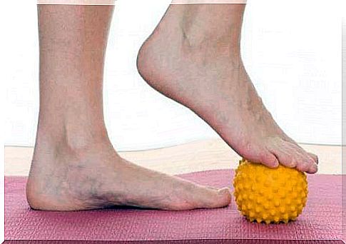 Pain relief in plantar fasciitis with a ball