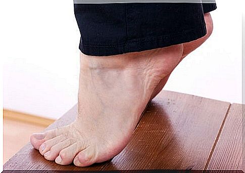 Pain relief in plantar fasciitis by lifting on tiptoes