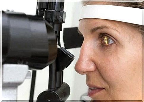 Treatment of retinitis pigmentosa in women