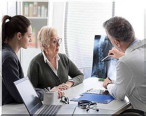 Doctor explaining the symptoms of bone metastases to some patients