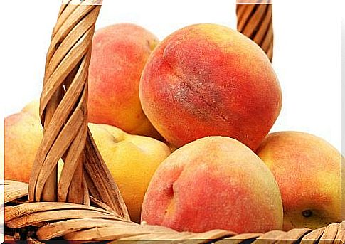 Peaches on the fruit list for treating gastritis