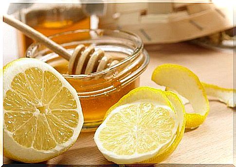 Lemon remedy for whitening the skin of the neck