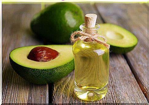 Avocado oil removes wrinkles from the neck